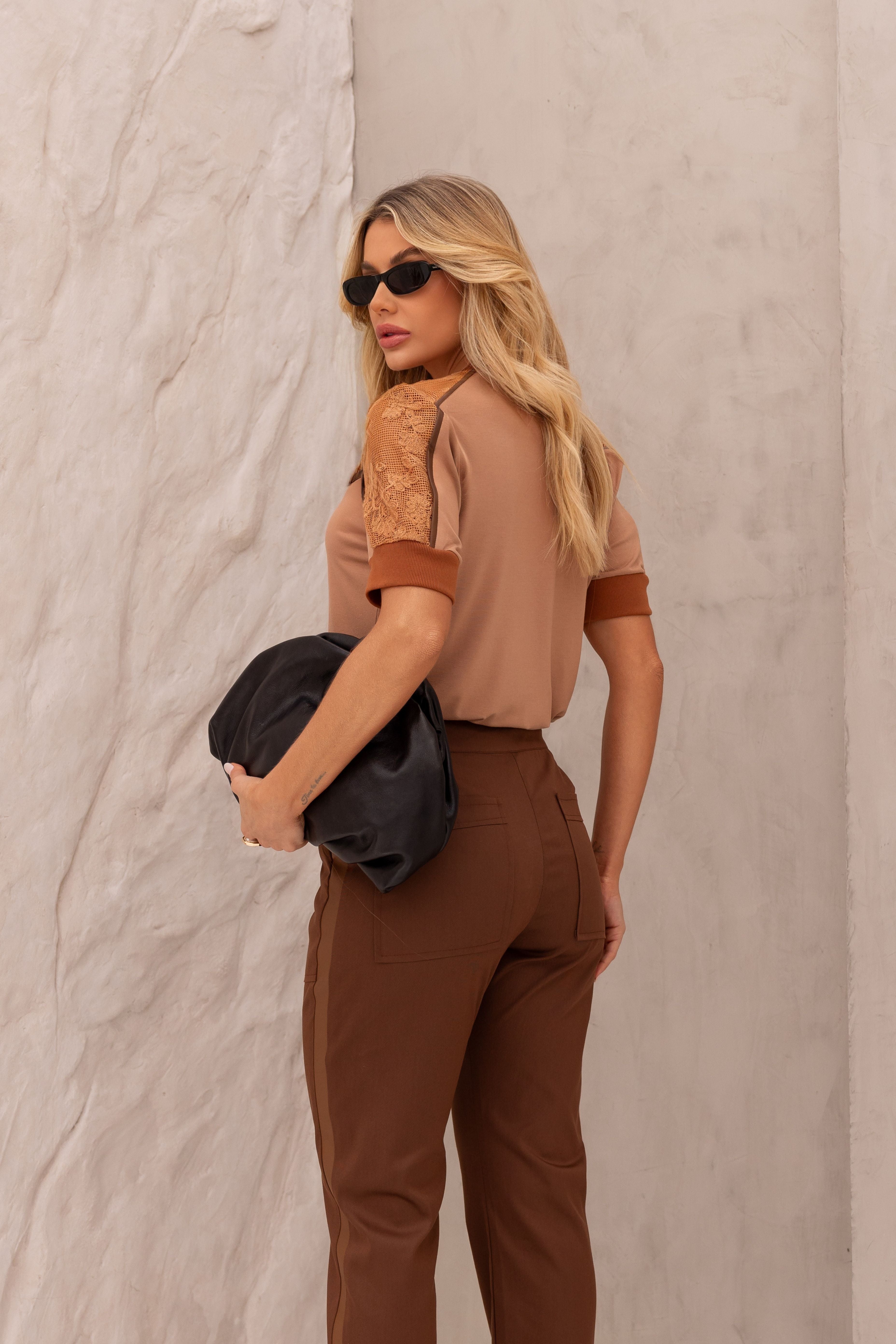 Camiseta feminina tela transparente vivos rib blush Clubsoda costas