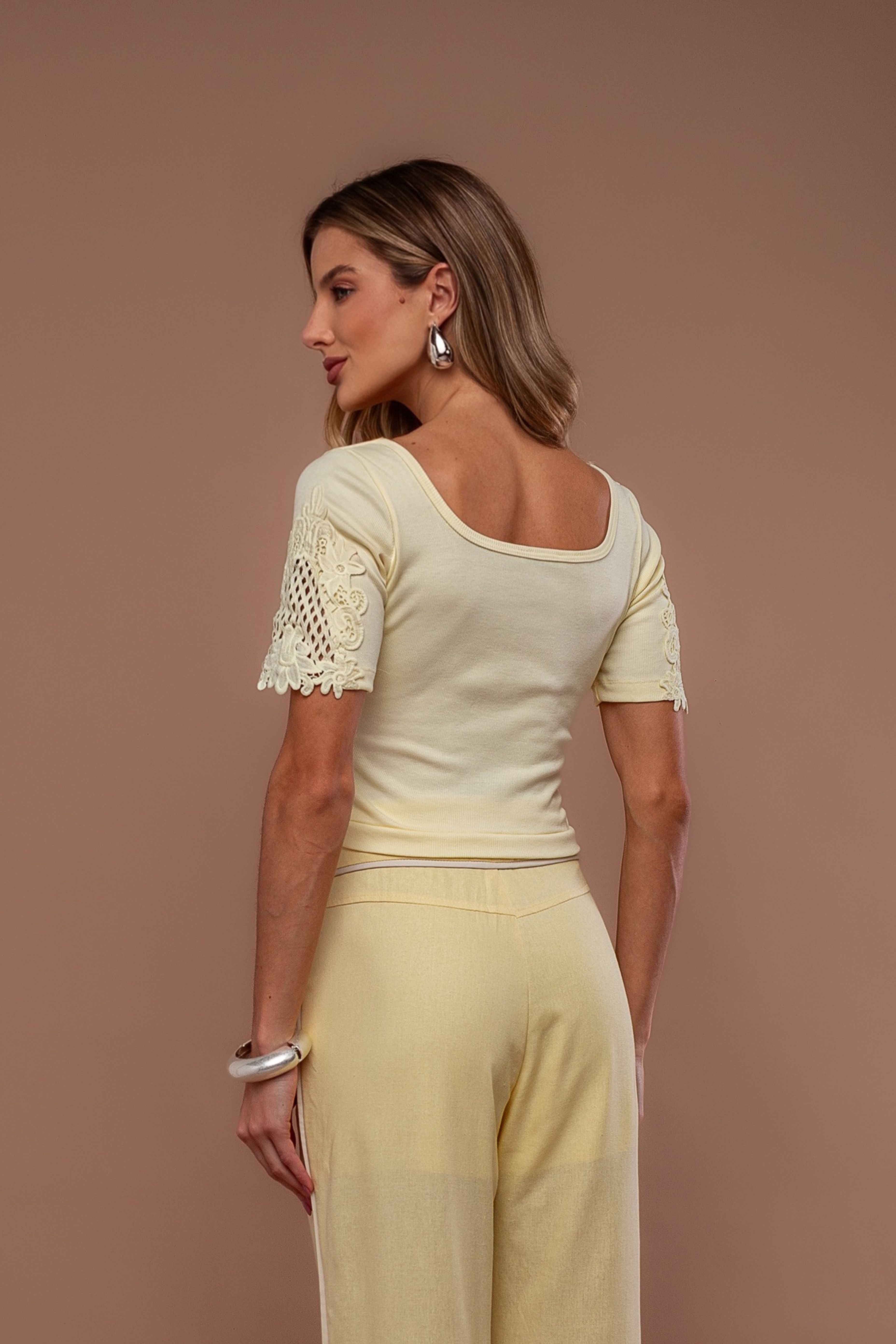 BLUSA RIB COM PALA RENDA DECOTE E MANGA
