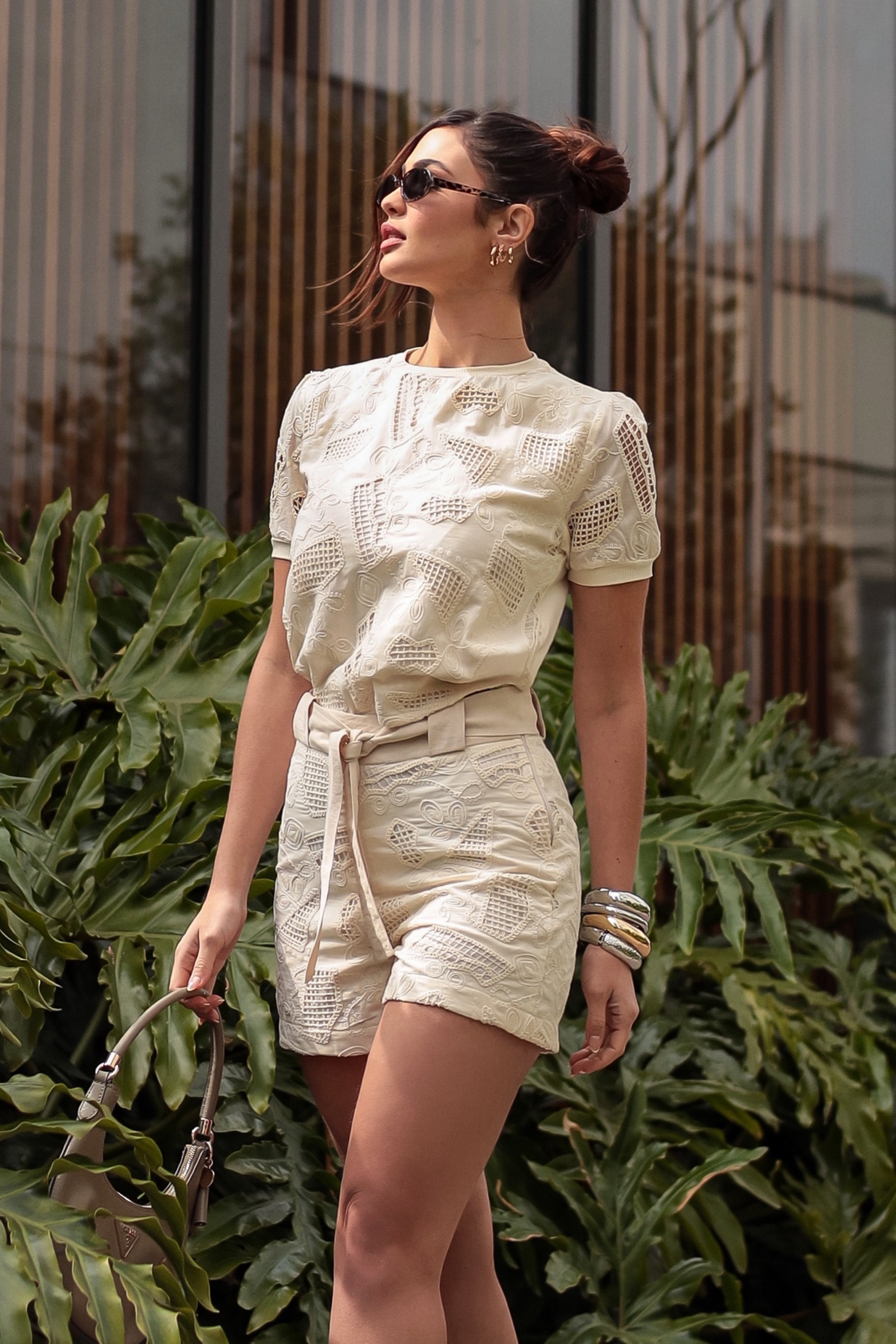 Blusa com manga bufante em laise