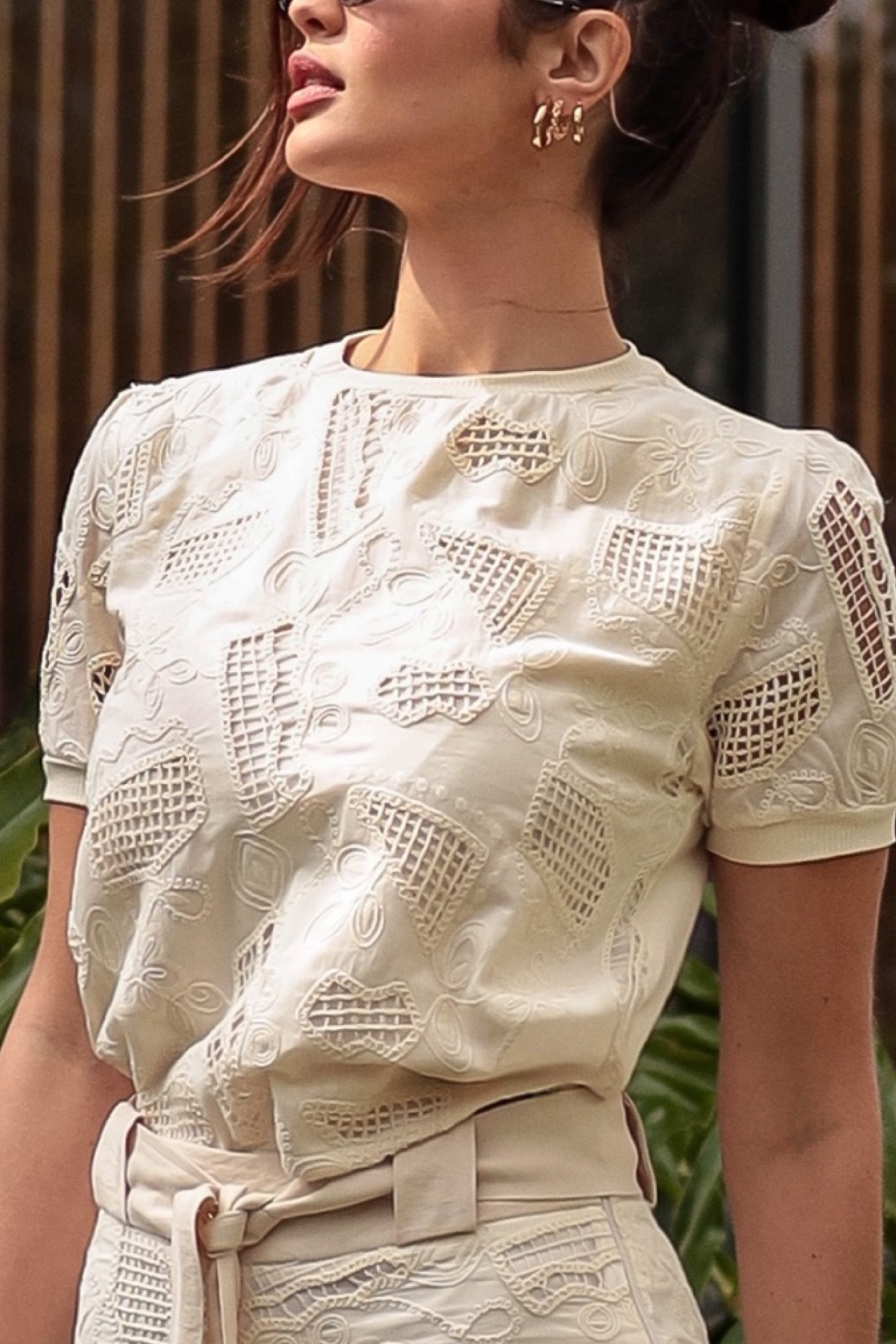 Blusa com manga bufante em laise