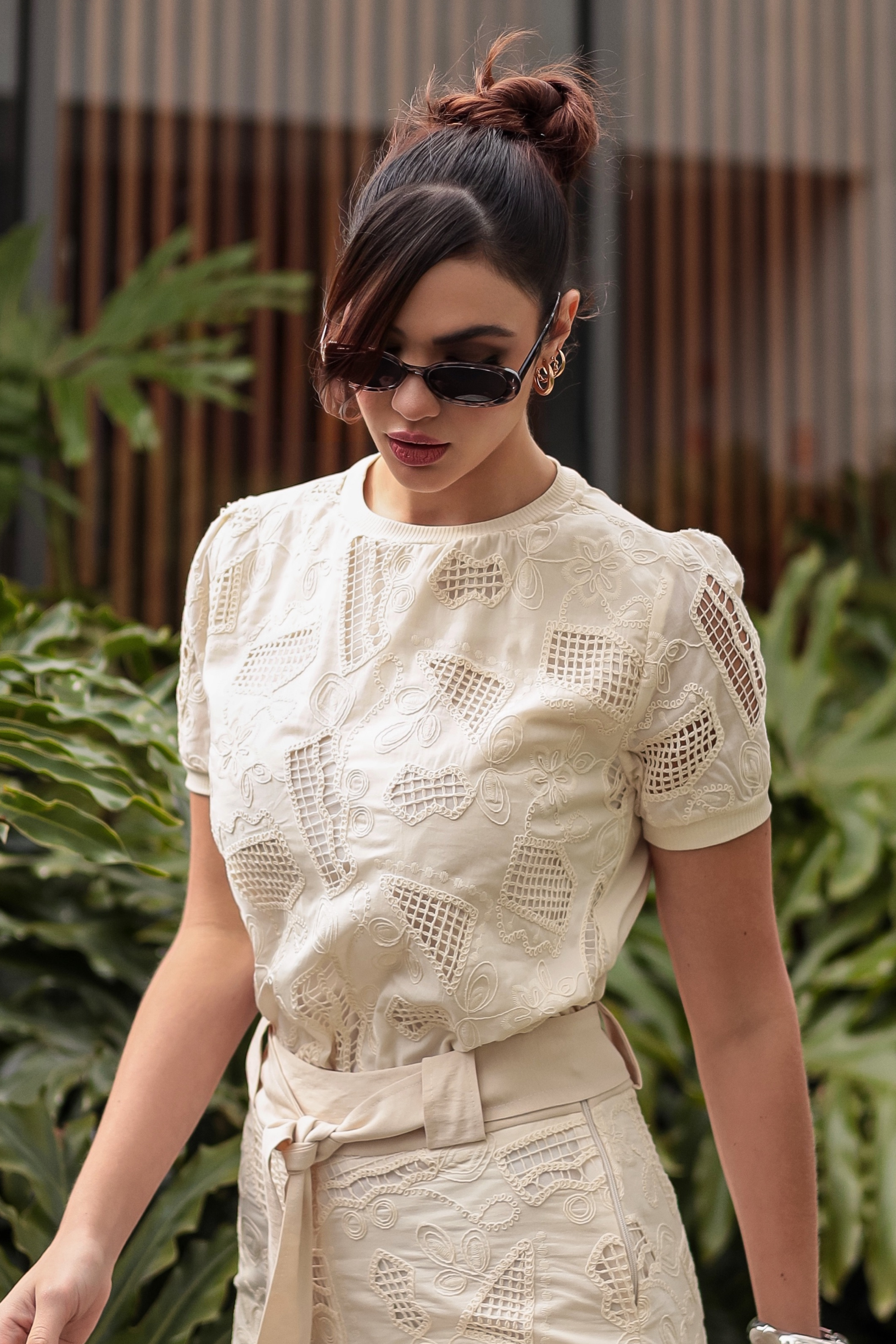 Blusa com manga bufante em laise