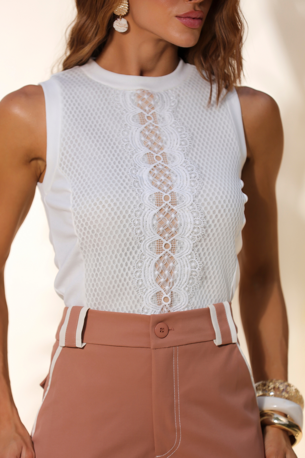 BLUSA DE TELA COM GUIPURE