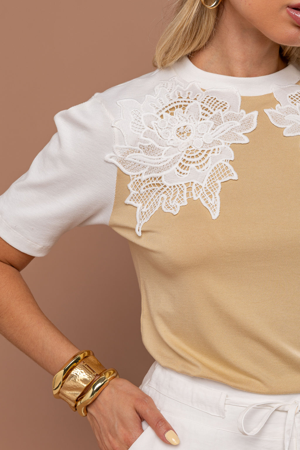 TSHIRT VISCOLYCRA COM APLIQUE DE FLOR