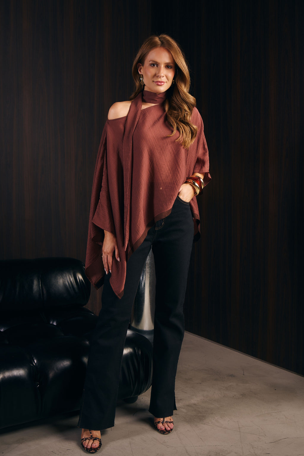 BLUSA CAPA SILK CRISTAL COM FAIXA PESCOÇO