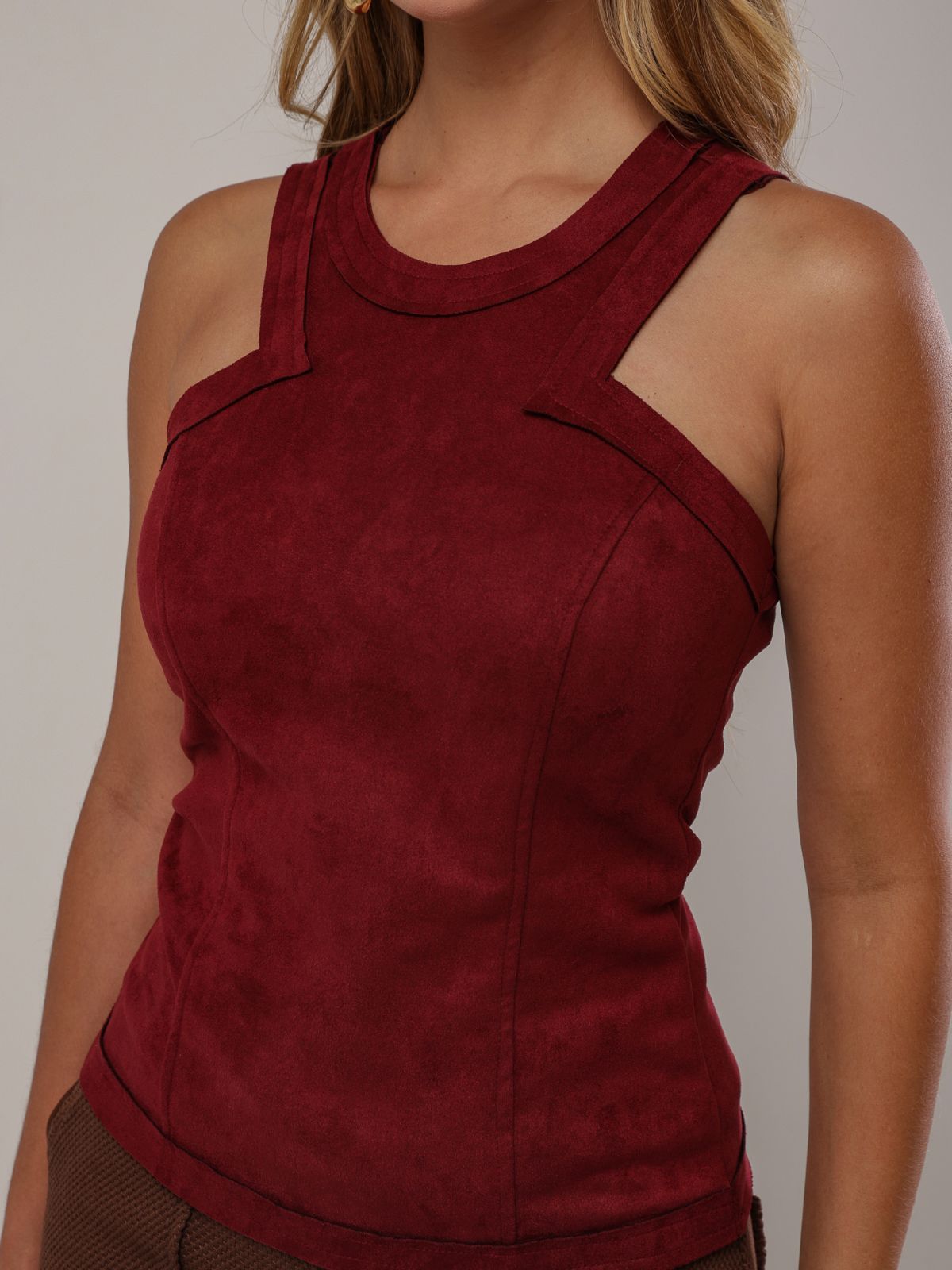 Regata Feminina Suede Detalhe De Cavas À Fio | Clubsoda