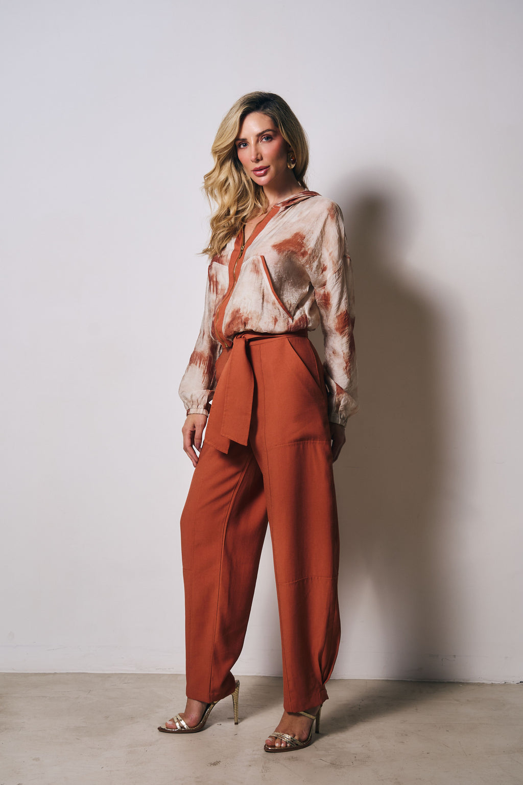 CALÇA BARRIL EM ALFAIATARIA