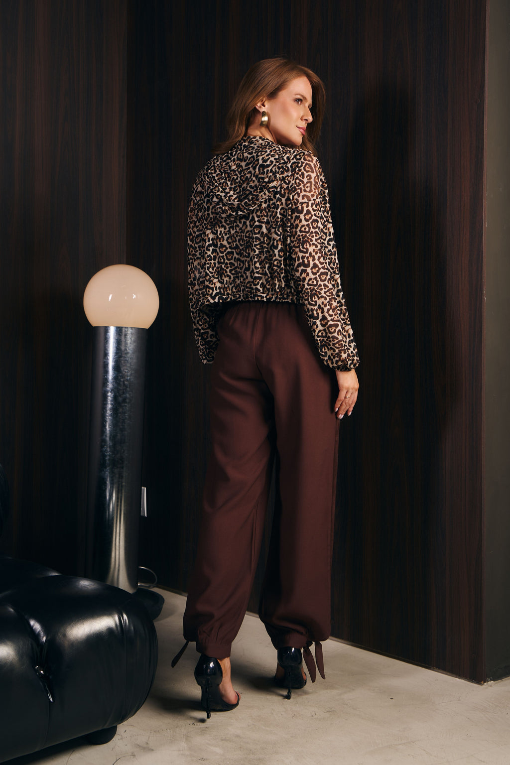 CALÇA ALADIM ALFAIATARIA COM DETALHES SUEDE