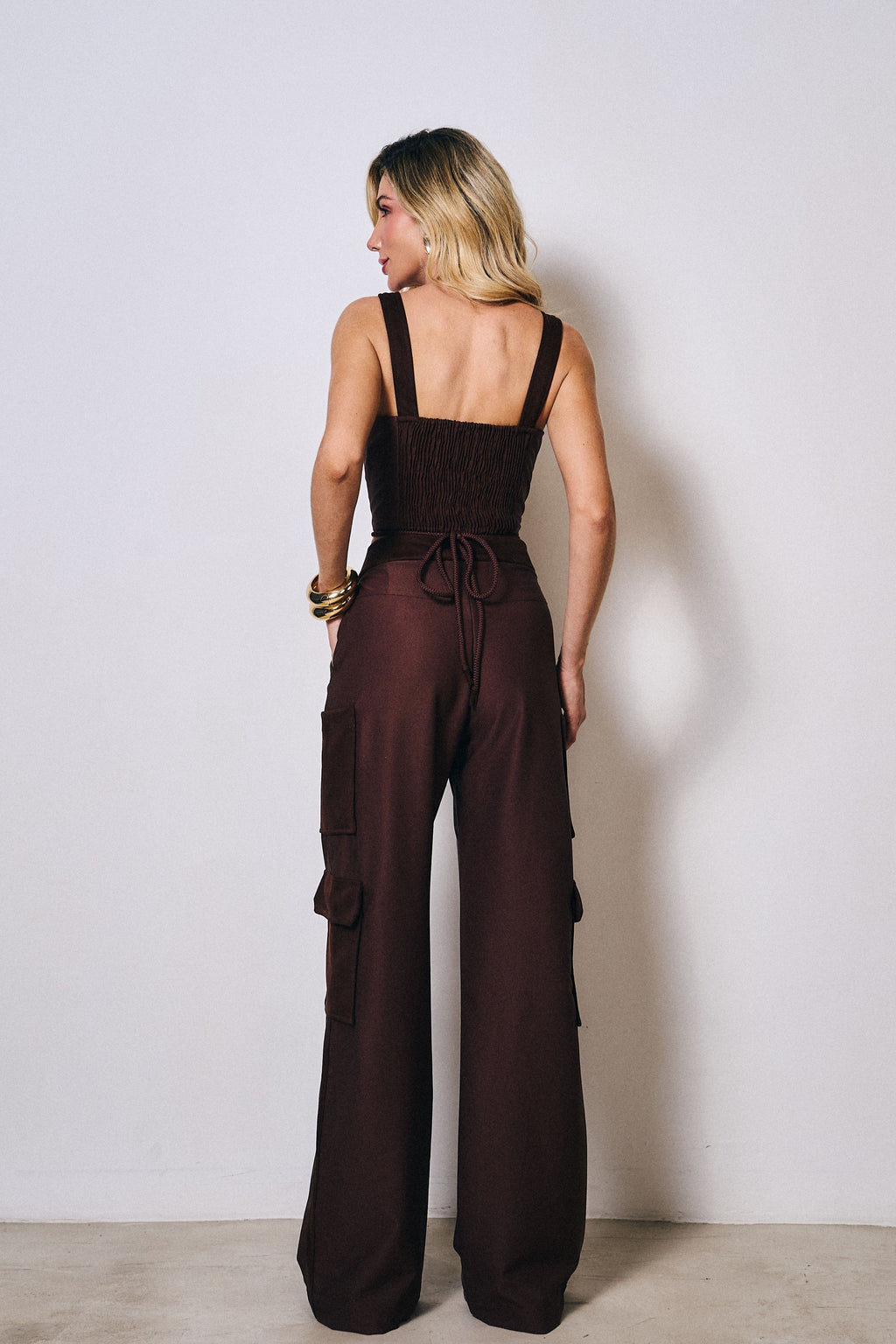 CALCA WIDE LEG ALFAIATARIA PIQUET COM SUEDE