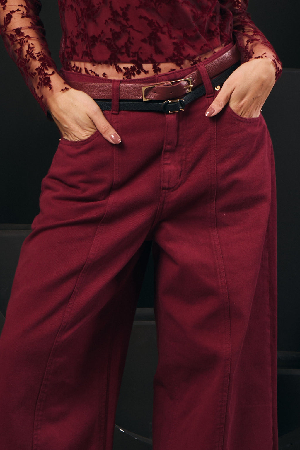 CALÇA JEANS WIDE LEG COM RECORTE FRENTE