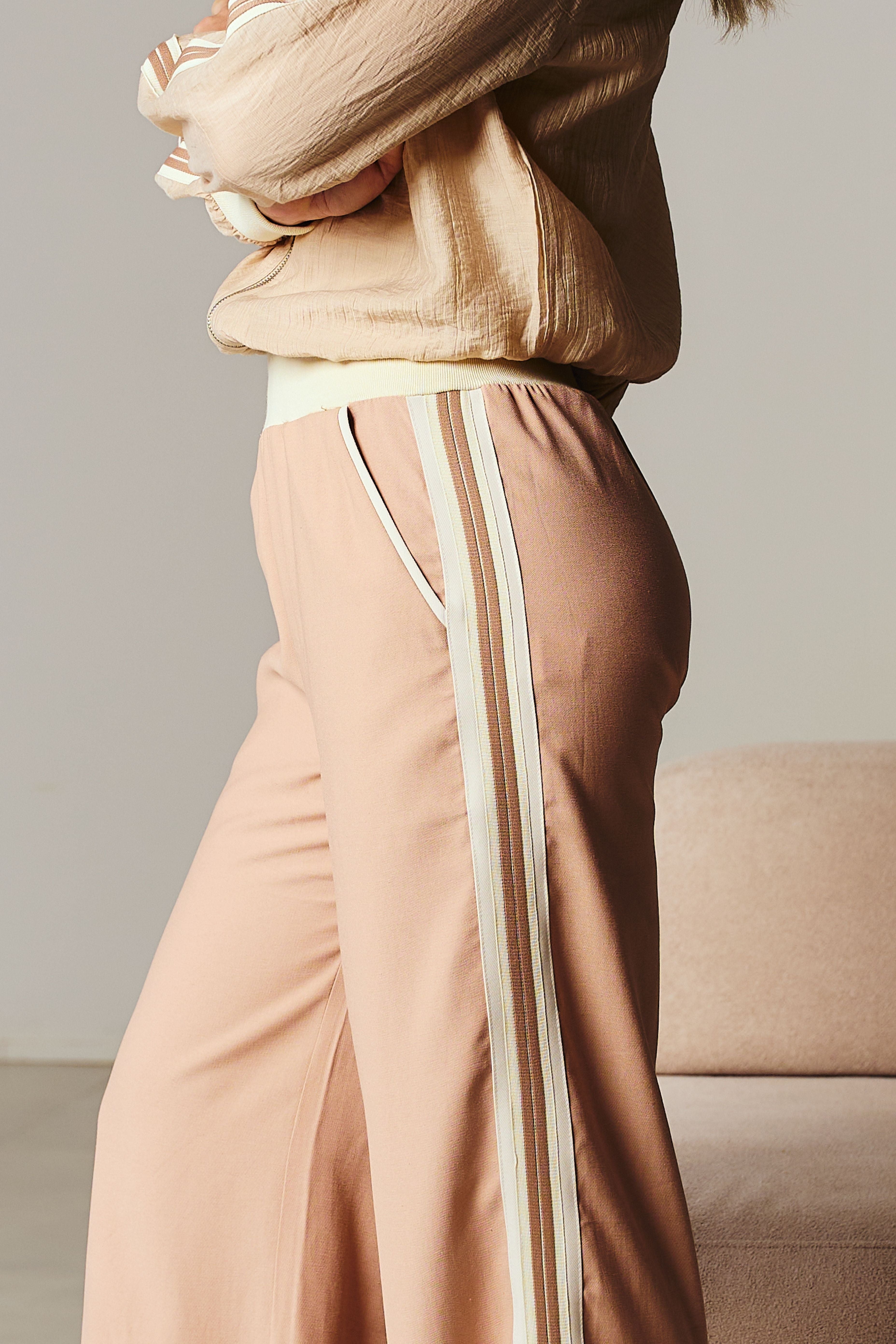 Calça Wide Leg Feminina Esportiva em Alfaiataria Blush | Clubsoda