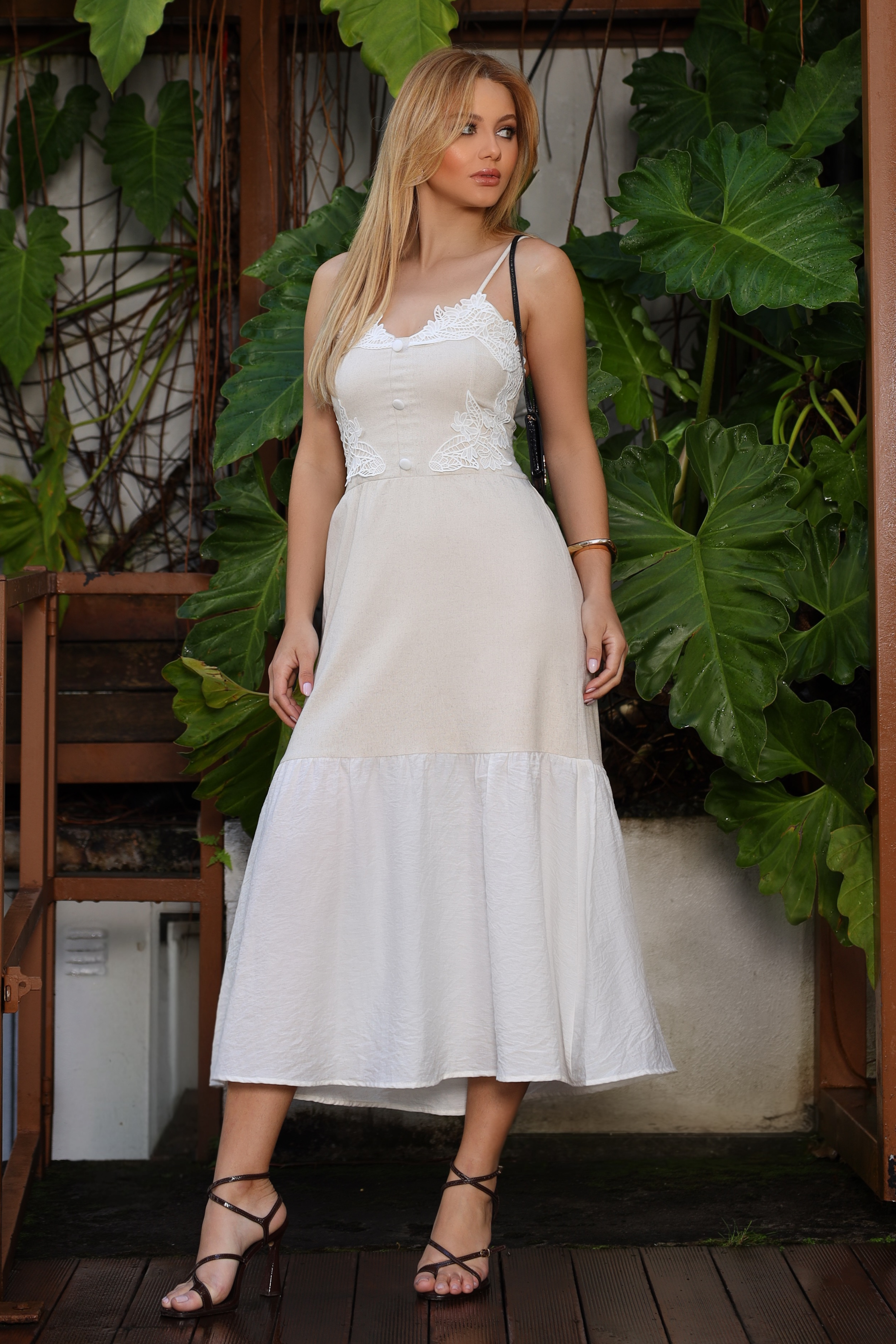VESTIDO LINHO COM GUIPURE E SAIA VOIL