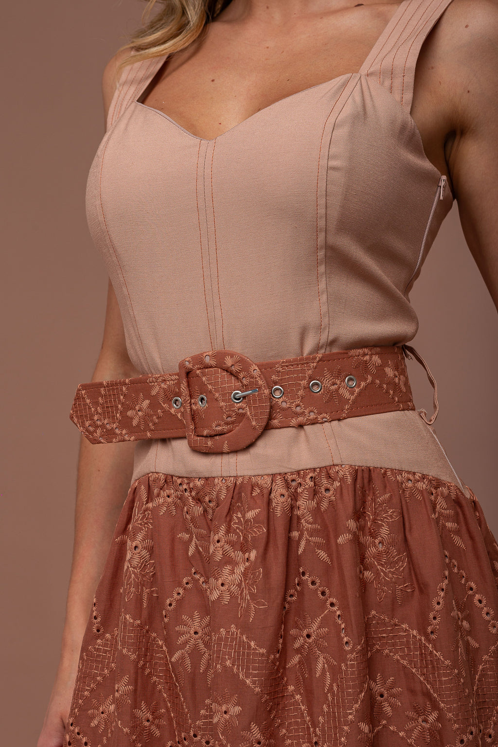 VESTIDO MIDI ALFAIATARIA COM LAISE