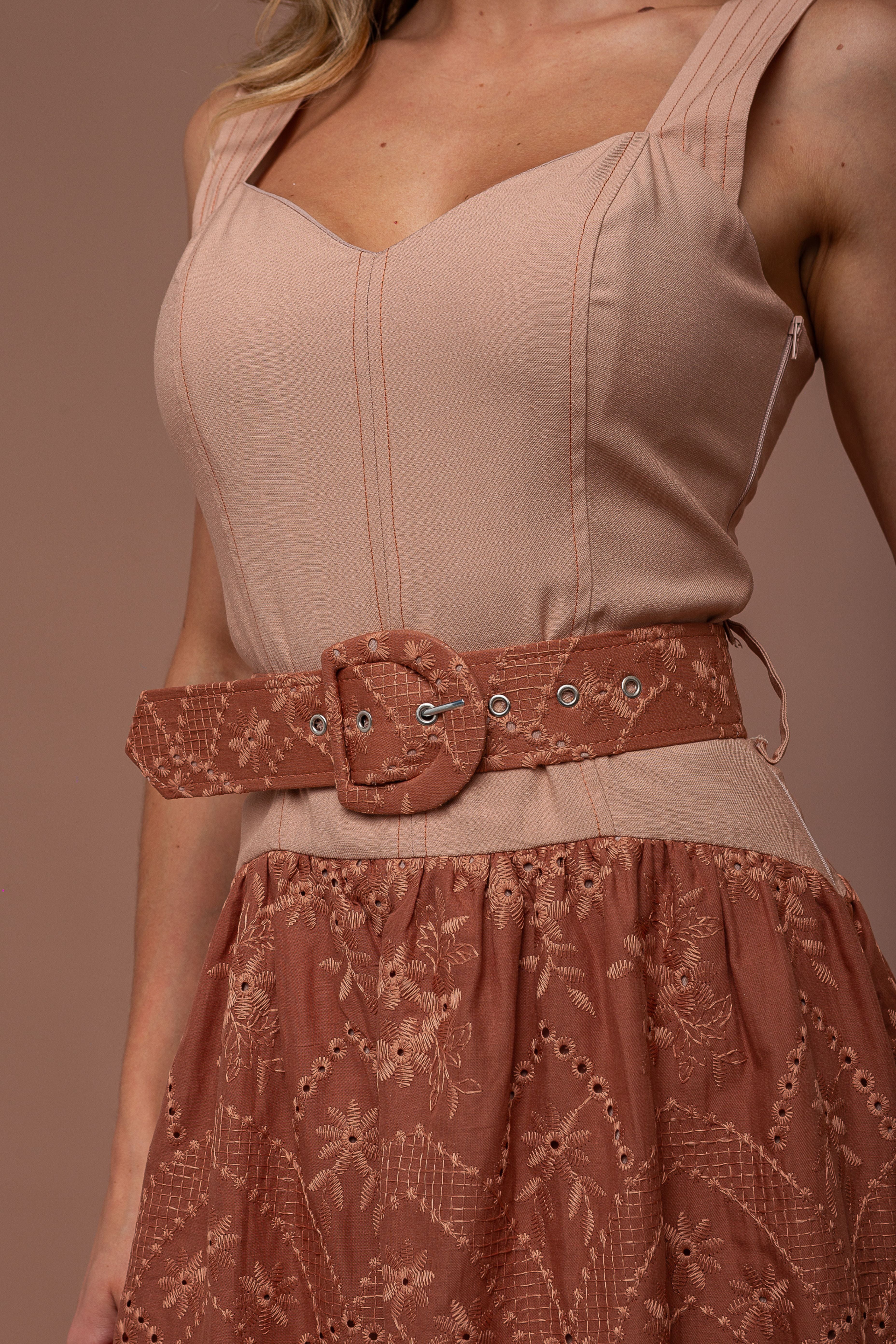 VESTIDO MIDI ALFAIATARIA COM LAISE